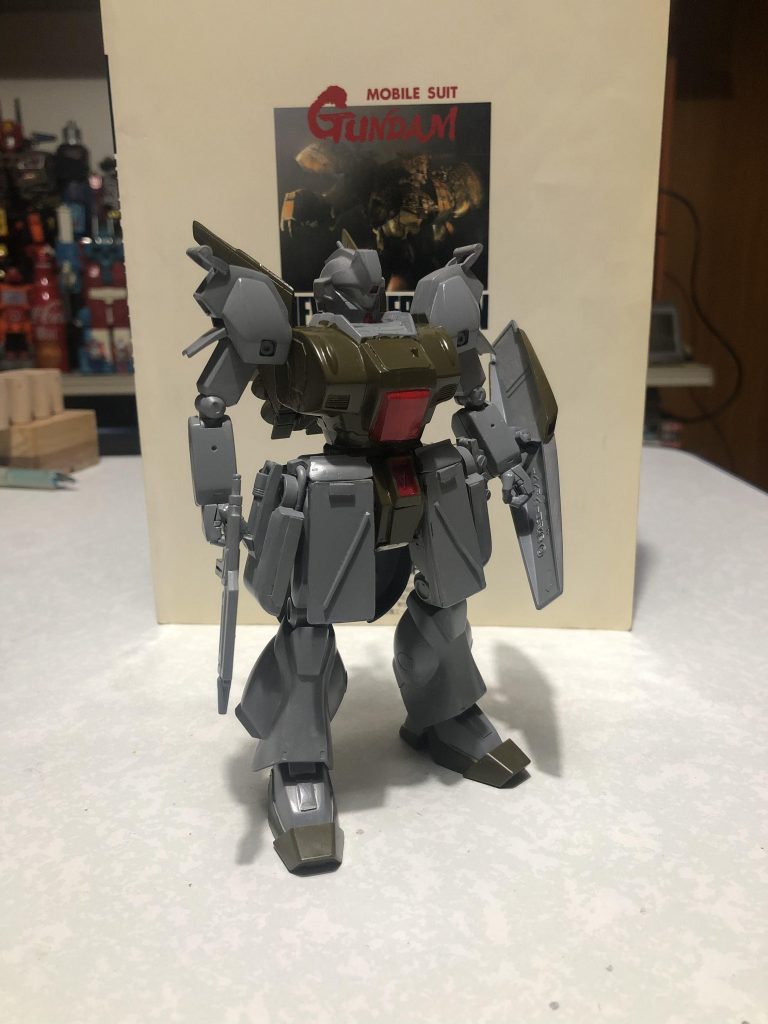 右上の塗装例のオリーブドラブとニュートラルグレーを試したけど水性ホビーカラーの色調があまりにかけ離れてたのでやり直しww