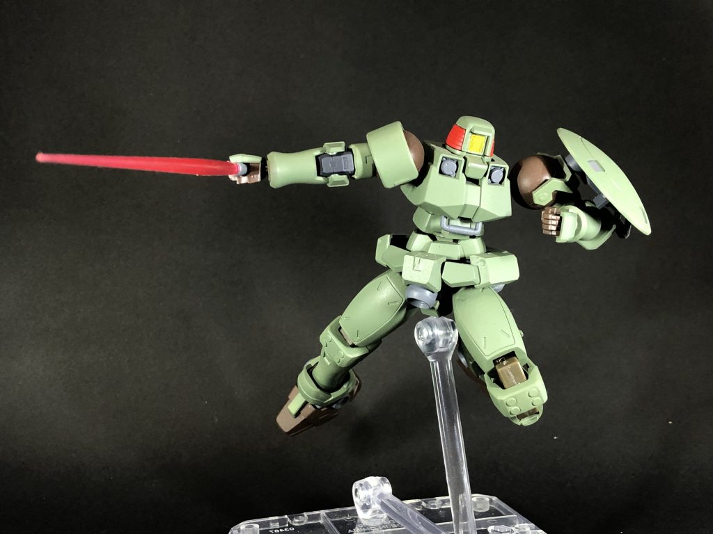 斬りかかるリーオー