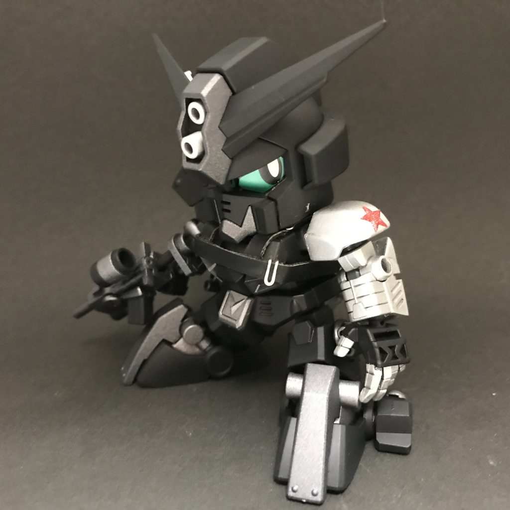 シルバーの左腕が、黒の配色によく映える！