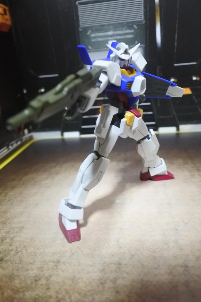 アクション①
襟パーツは黄橙色で塗装。
