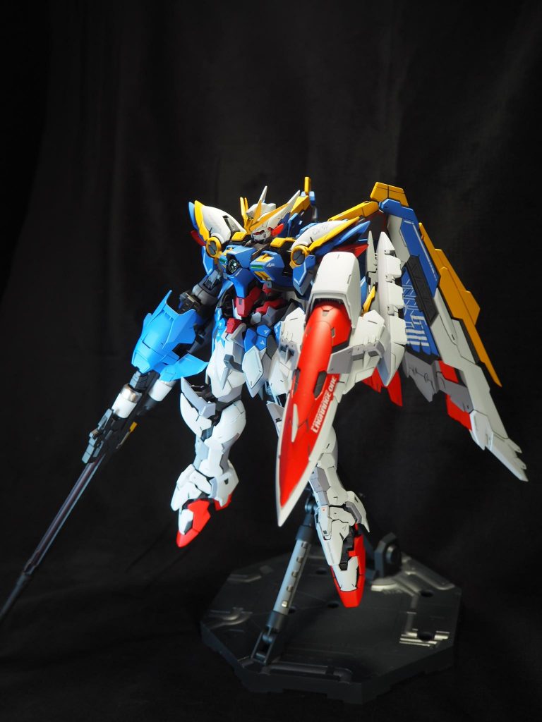 グロスインジェクションになっているプラがとても固い為、ヤスりにくい、組みにくい、割れやすいって感じで今までで一番苦労したキットかも知れません(´･ω･`)