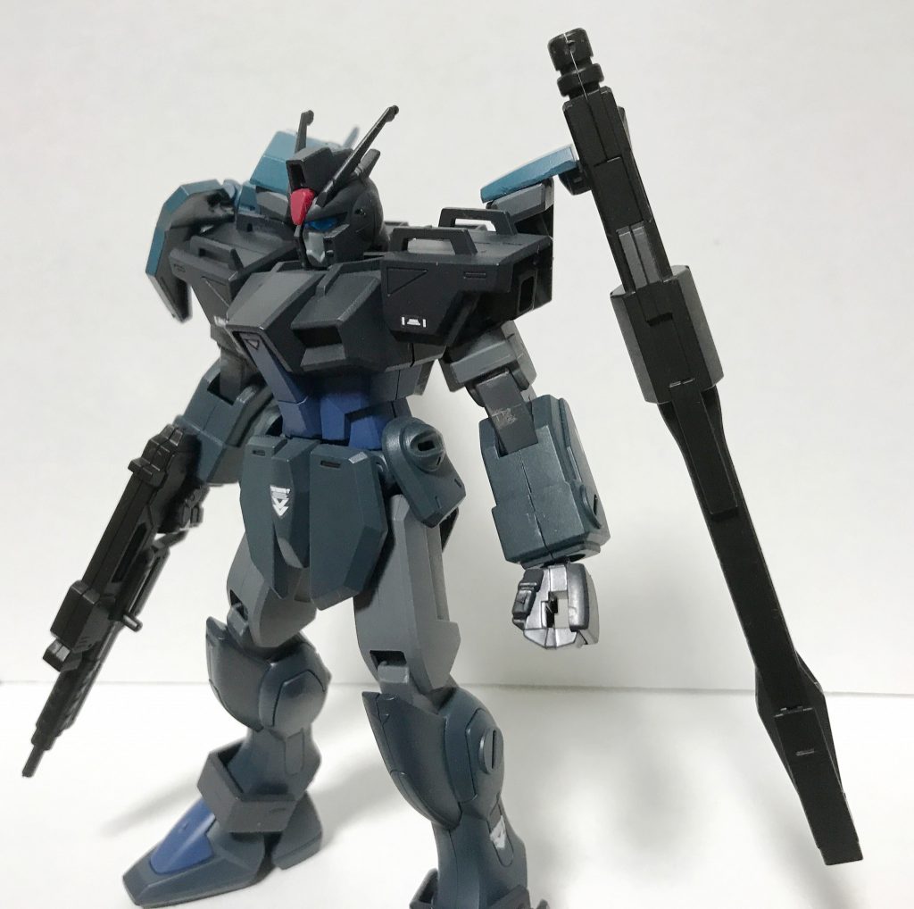 左肩の砲はガンダムフラウロスのレールガンを拝借。
GNビームキャノンです。