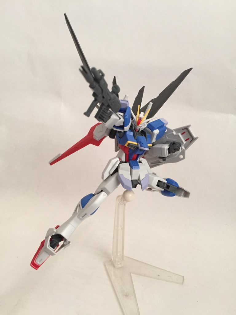 パチ組の状態でも、かなり色分けが細かいです。(目立つのはフォースシルエットの羽の部分くらいですね。部分塗装するのも楽そうですd(^_^o)

目消しして個所は、肩部・腕部・アンクルアーマー・頭部(ヘルメット)程度です。