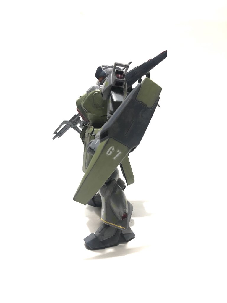 よこ

旧キットジェガンは腕が内側にしかまがらな謎仕様なので、上腕を180°入れ替えて全方向に曲がる様にしました☆

これかなり良い☆