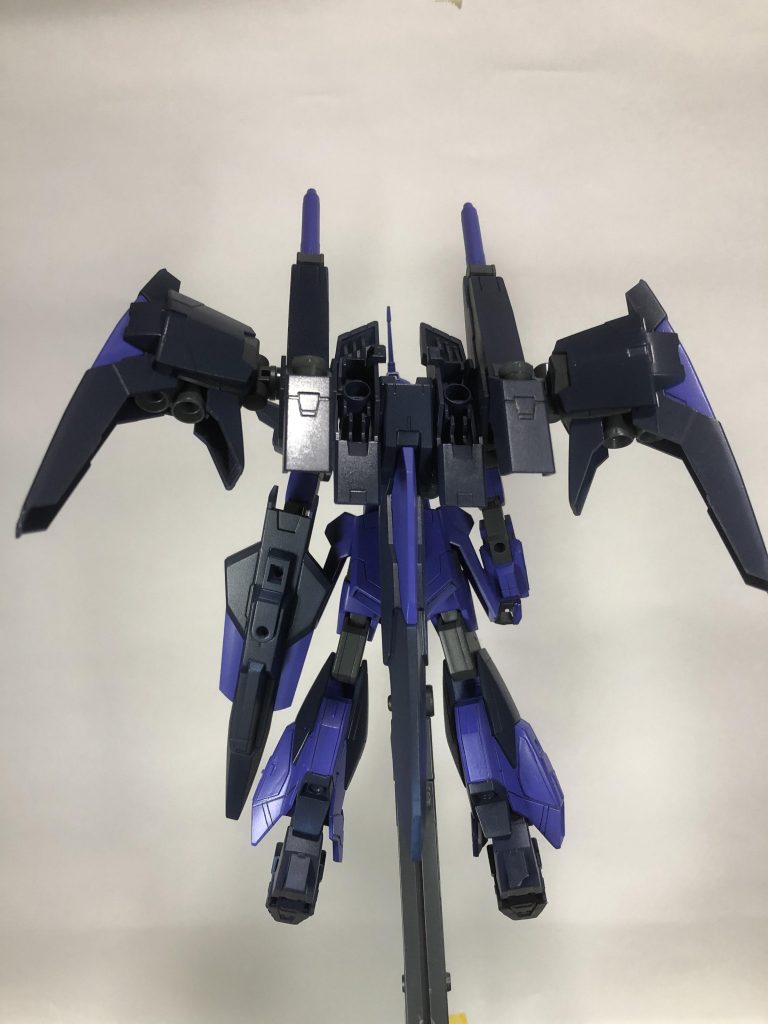 後ろから。
バックパックの印象が強いです