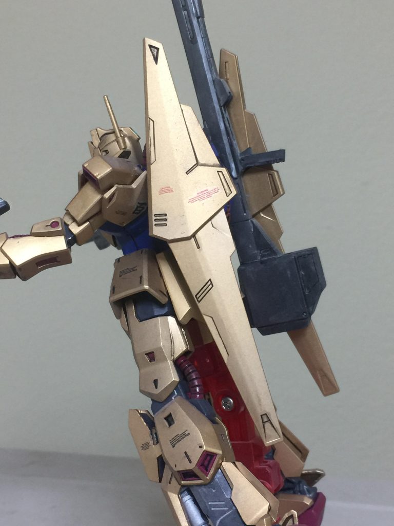 左斜め アピールショットです。
百式 本体は 改造しませんでした。
MR.カラー 百式専用カラーで
塗装しました。