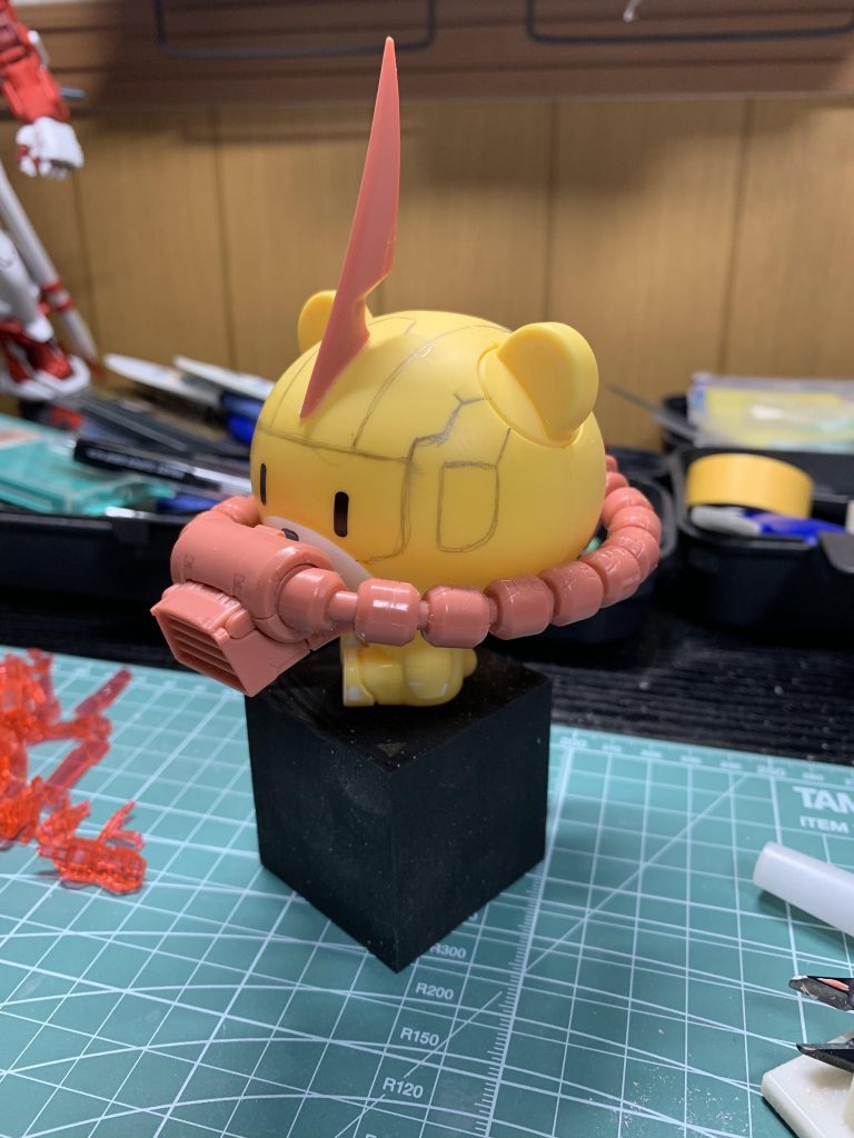 位置決めとスジボリのアタリを付けてから微調整して行きました。