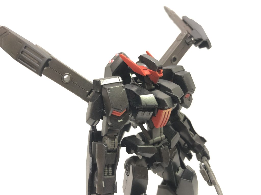 バストアップ。顔はプラ板から新造しました。カメラアイは赤で塗装してあります。