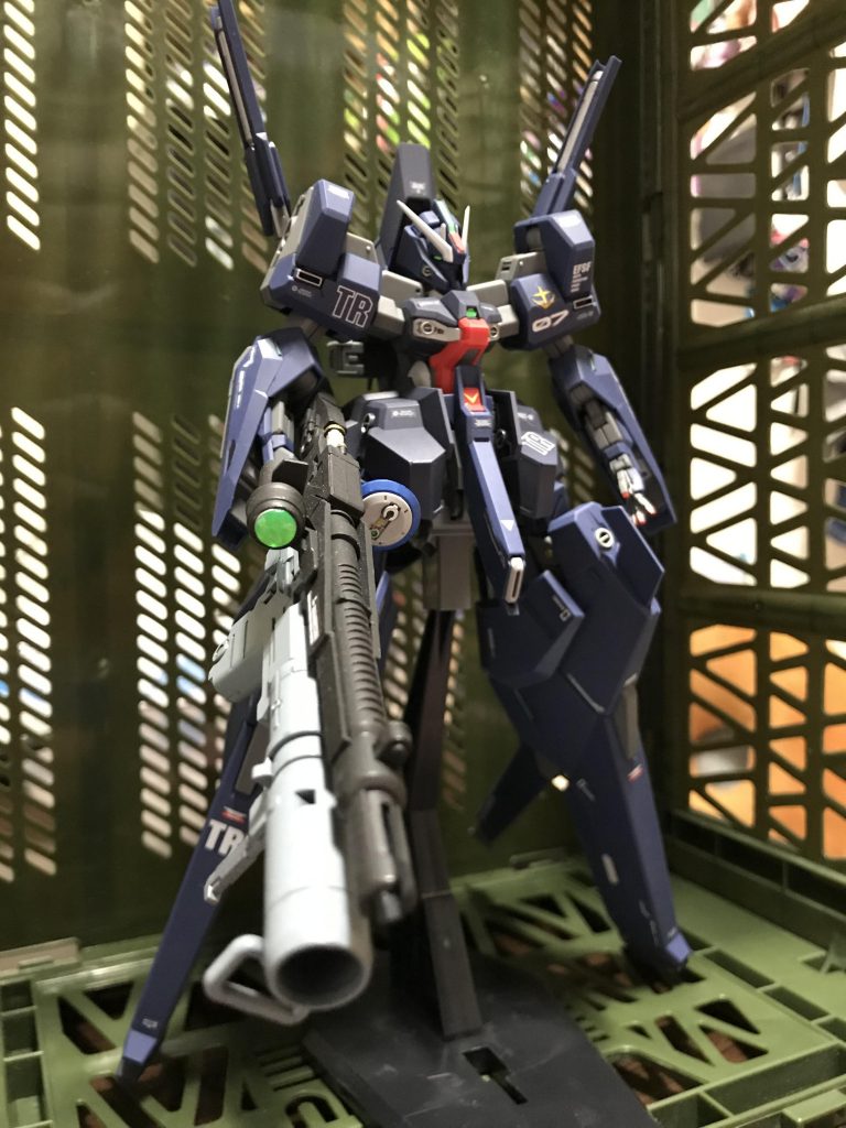 今回の妄想は
地球連邦軍コンペイトウ所属
第5管制区航空隊
ハイゼンスレイⅡ
コンペイトウ内に残されている、元ティターンズのMS工廠
解体され隠蔽されていたTR-6のパーツから再調整された機体。
UC0098、ロンドベル治安維持遊撃部隊に対するカウンター部隊として設立された第5管制区航空隊の主力機という妄想であります👍