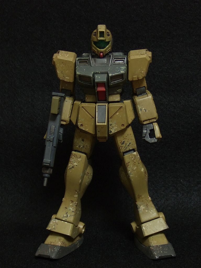 スポンジを使って、チョコチップ迷彩みたいなものを目指しましたが、迷彩か汚れかハゲチョロか判らない半端なものになってしまいました