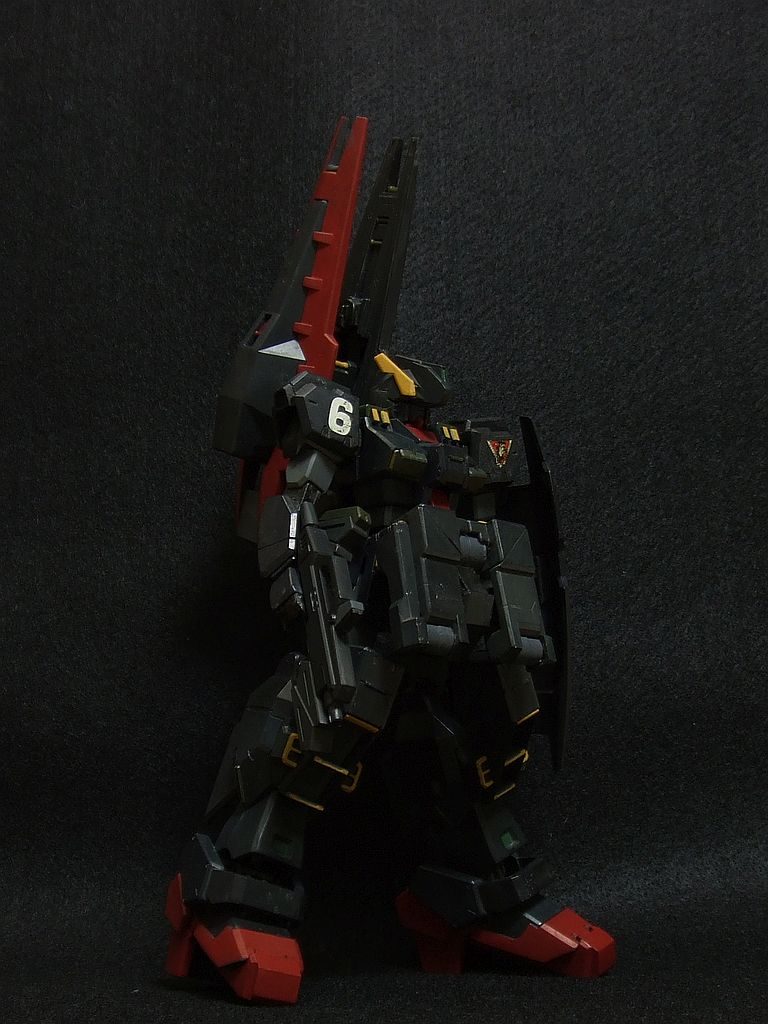 赤と黄色は途中で１度塗り直しているので、雰囲気の異なる写真があります。