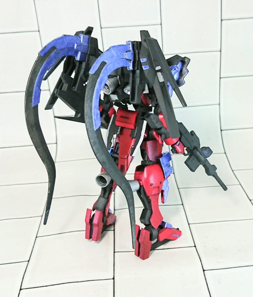 後ろ姿。ヴィダールもサンドロックもバーニアが結構な数なので後ろに集中させてまさに高機動な感じにしました。バックパックも良い感じですね(自画自賛)