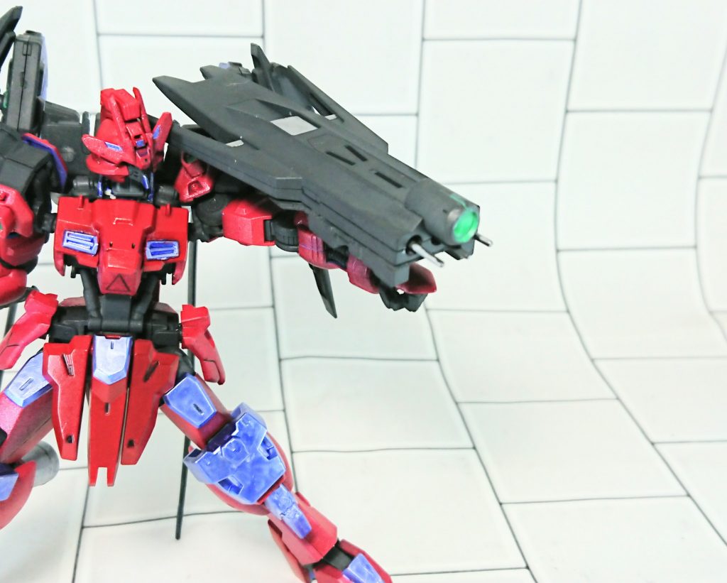 アタックシールド。ヴィダールのバーストランサーの鞘をそのまま持ってきました。センサーはヴィダールのライフルから、設定ではバーストランサーでなくランサーダートが入ってます!