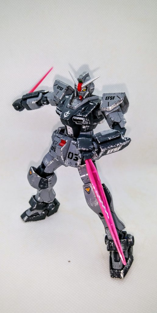 今作は新しい技術を2種類チャレンジしてみました。ひとつめはスポンジを使ったチッピング塗装に挑戦。フォロアーさんの上手な方々を参考にしながらポンポン…と。結果、やり過ぎました(汗)