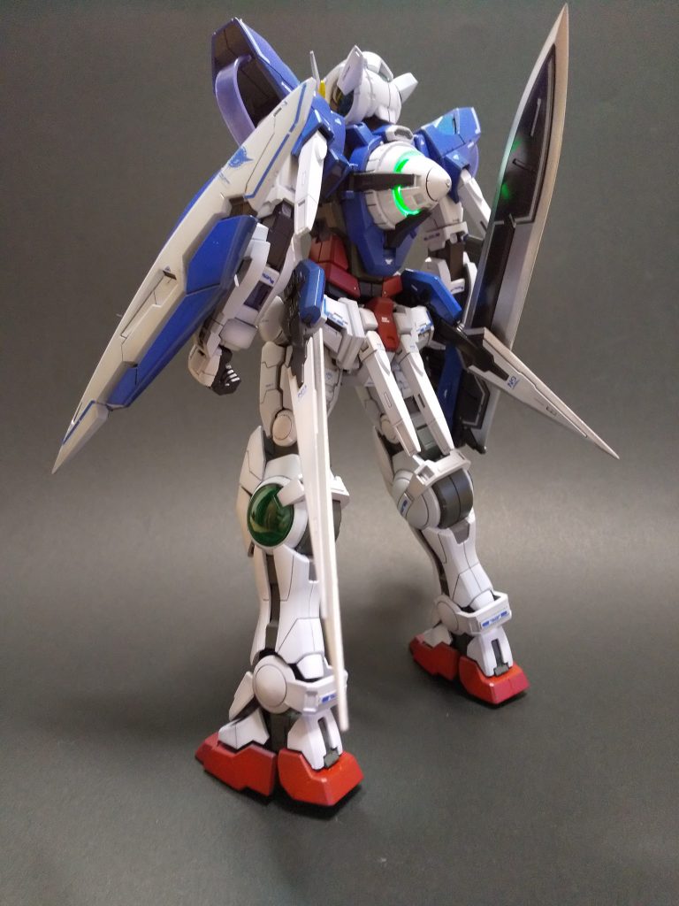 本体はつや消し、武器は艶ありで仕上げています