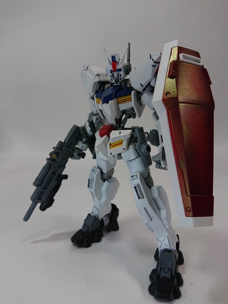 今まで筆や缶スプレーで作ってました。ですのでシールドのみですがエアブラシならでは?の塗装を少ししてみました。