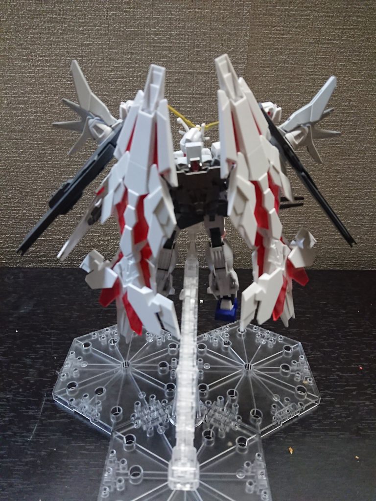 バックパックは00の凹とユニコーンの凸(削り)合わせてとれるから接着剤で貼ってある。