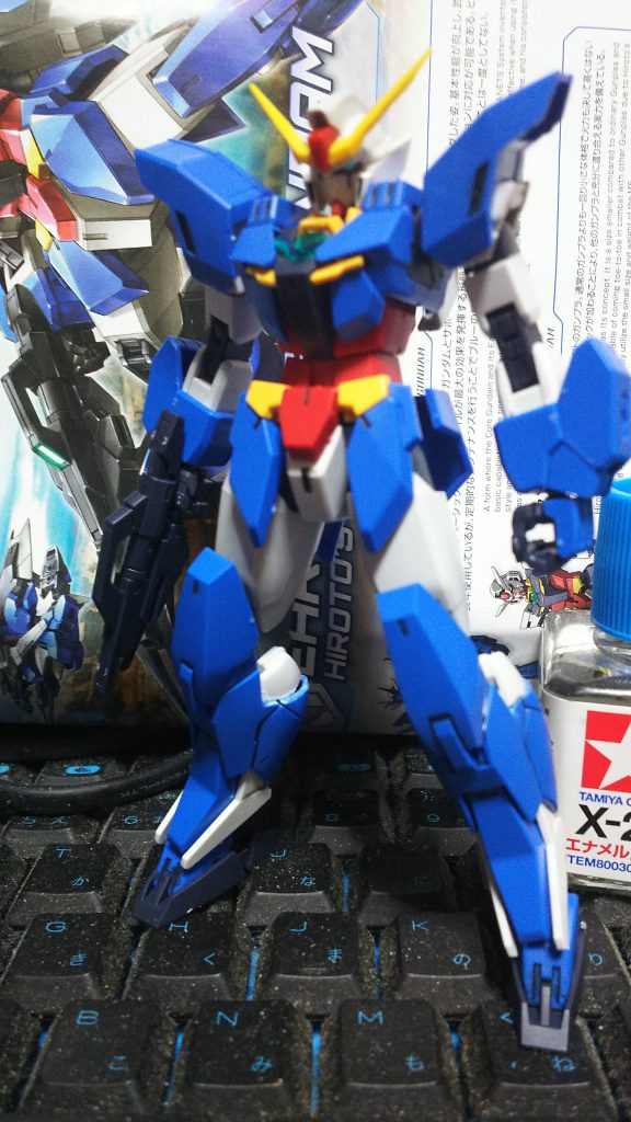 頭部をデスティニーのものに、まだ制作途中の仮組みなので結構雑になっています