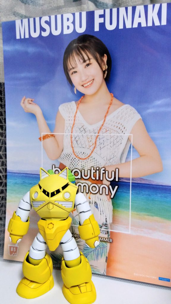 結と、いっしょに!
とりあえず、勝手にカントリー・ガールズ企画第四弾です。
船木結ちゃんのイメージカラーのイエローで塗装しました。
(バックバックは、アンジュのイメージカラー)
年内で、活動休止になる事にショックを受けながらも、完成させました。
とりあえず、ちぃーちゃん機は年内無理なので、娘。バージョンで!