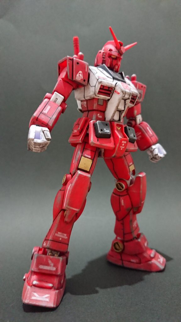 アクリル溶剤だと希釈が難しく、重ね塗りの時間もかかり、最近はガンダムマーカーや100均のイラストマーカーをよく使用しています!( ゚Д゚)ゞ
シタデルはつや消しすると色合いが変化してしまうため、まだまだ扱いに困ってます(涙)
このため、お手軽な汚し表現を採用しています!( ゚Д゚)ゞ
ウェザリングマスターを使いトーンを落とし、エッジをピッチングしています!( ゚Д゚)ゞ