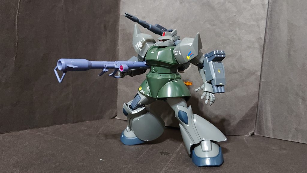 量産型ゲルググが角あり隊長機なのに対してゲルググキャノンは角無しの副長機って感じです