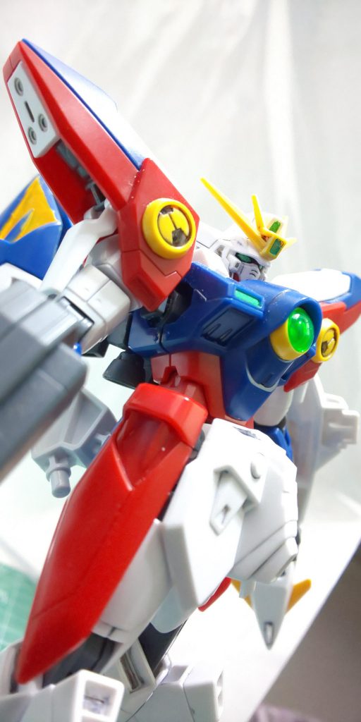 ウイングゼロ格好いいけれどビームサーベルが肩に収納出来ないのは残念かな