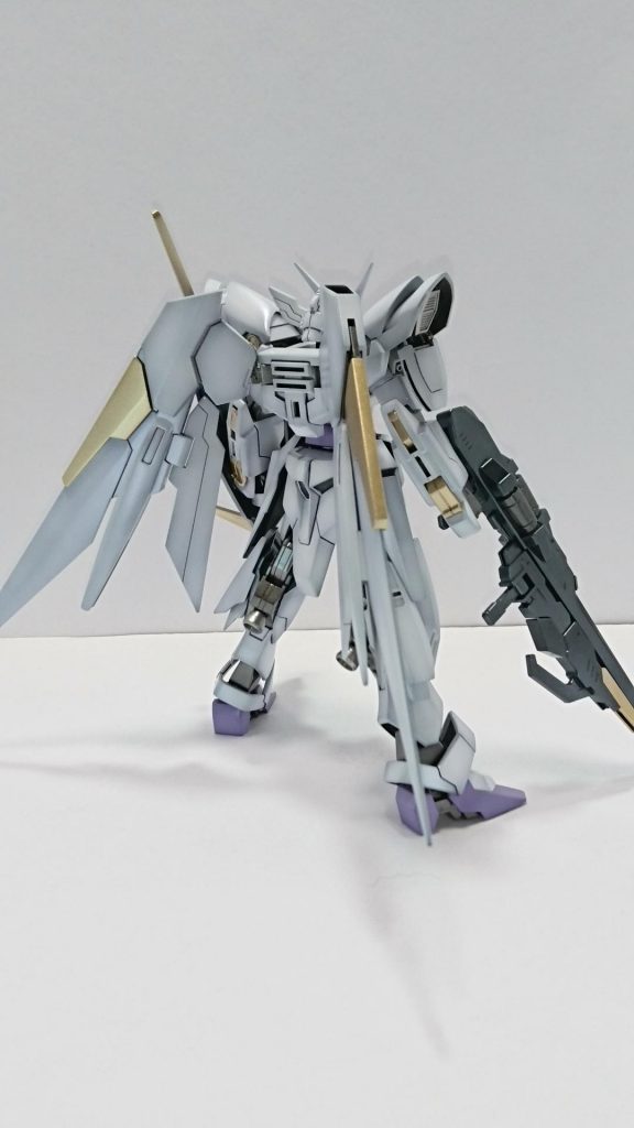 各部にスペーサーをかましてプロポーションを調整したのと肉抜きを埋めた以外はストレートに製作してます。