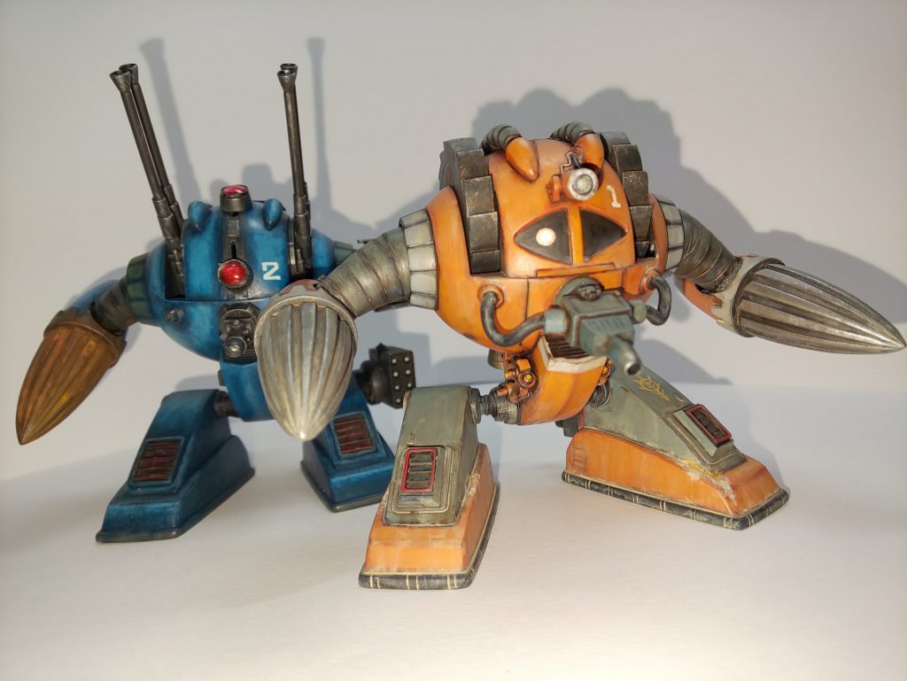 アッグ 2機。ビフォーアフター的に並べてみました。