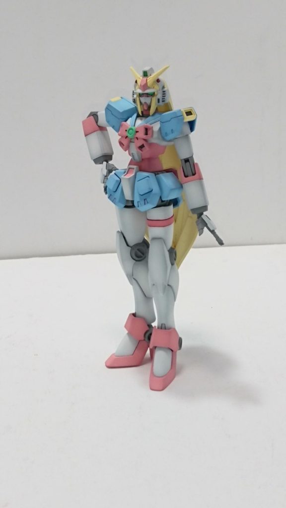 ノーマルのノーベルガンダムは淡いカラーでグラデーション塗装してます。