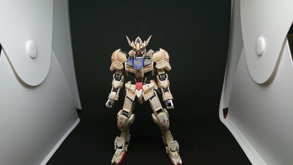 全体的にウェザリングを濃い目にしてます。整備する暇なく火星で連戦を繰り広げた妄想で。ダメージ加工はしてませんが…