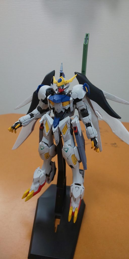 フロント。羽の生えたバルバトスを作りたい、というのが一番の目標でした。