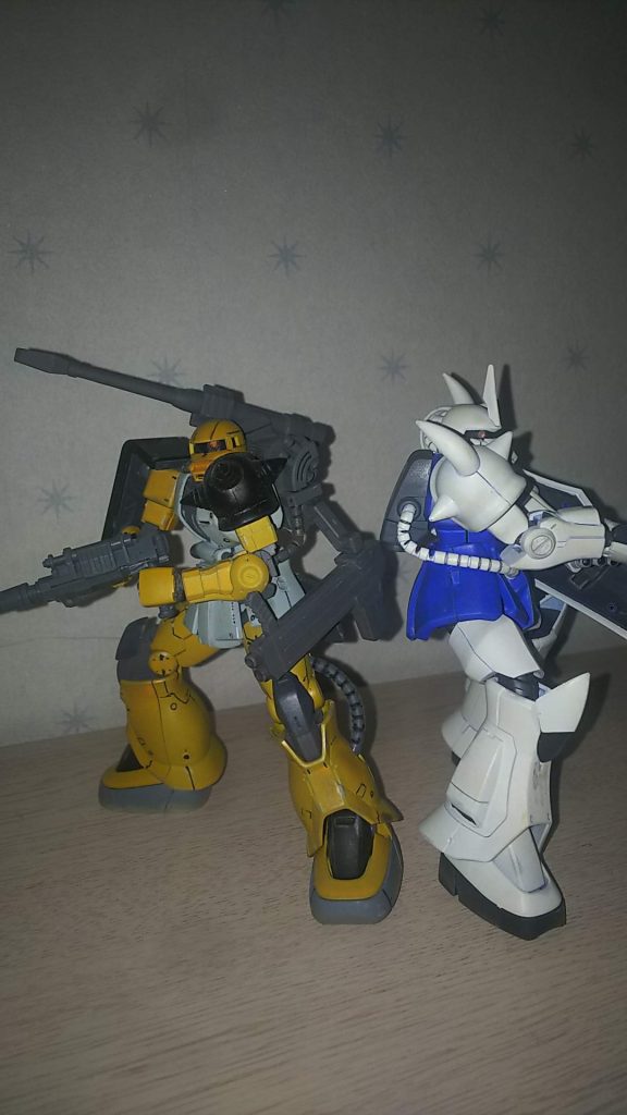 完成した当初は、MSDのパーツをそのまま使っていました。シールドとスパイクアーマーのカラーリングもブラックです。