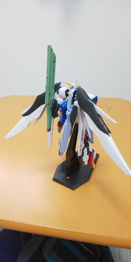 バック。背中はごちゃごちゃしてますね。背負い物が重くてのけ反り気味です。