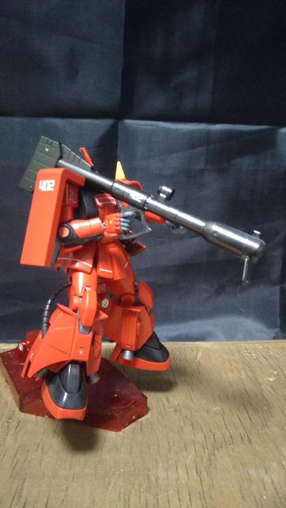 ジョニーザクは持ち物のイメージがジャイアントバズーカなのでやっぱり決まってますよね。