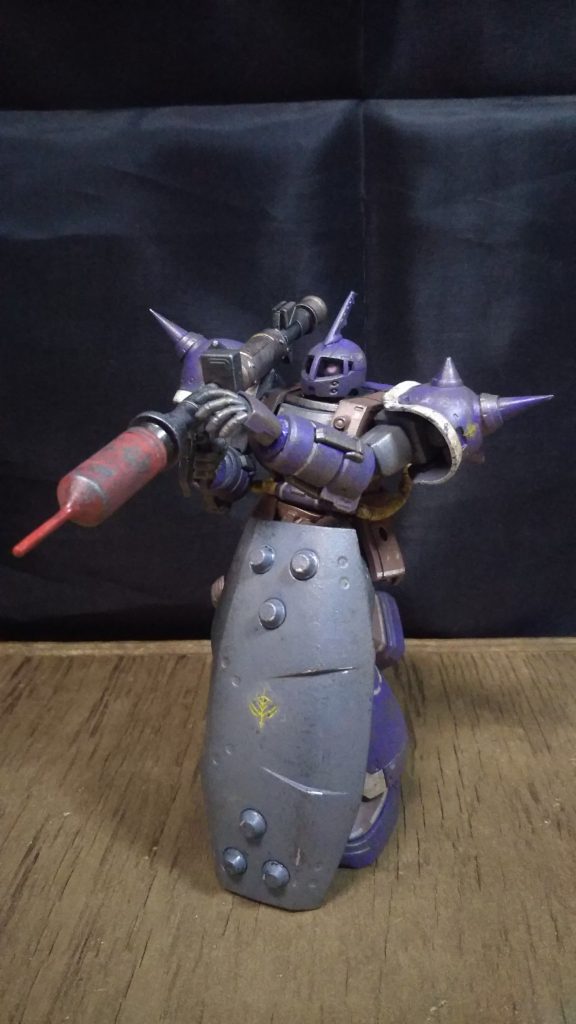 一応飛道具もあります。撃った後は盾を前面に出し突撃！乱戦へ。