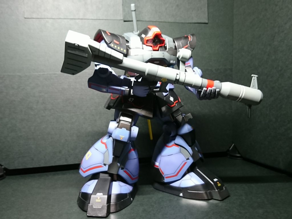 腰を落としてホバー走行風に。