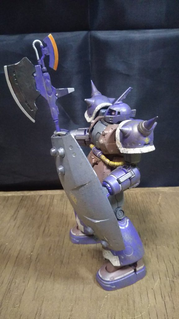 獲物の斧！大きい方は斬撃より叩き割る！上のヒートホークで切る！！ここからの進化でジャイアントヒートホークが産まれた。