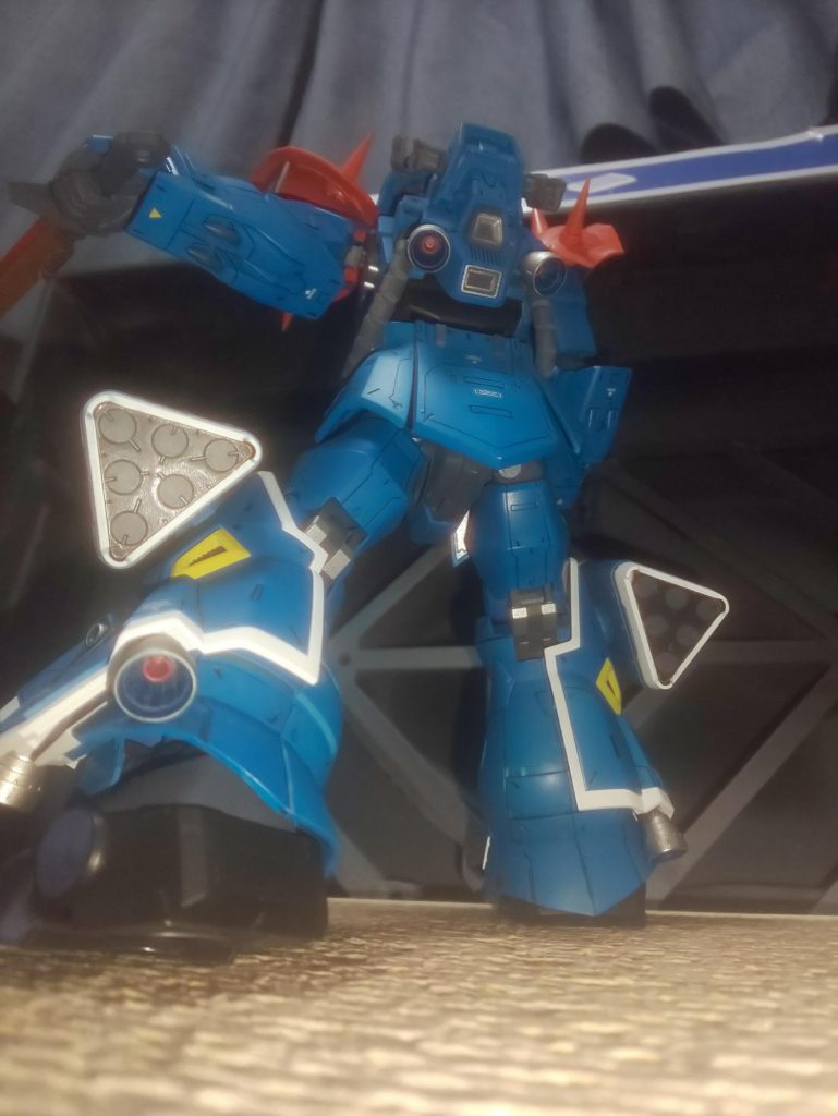 背面から、バーニアの配色を変更したのがいい感じ。