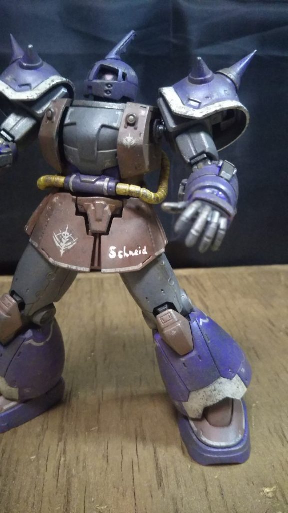 前スカートにシュナイドの文字、本当はマルコシアス隊のデカールが欲しかったけど、隊発足前だと自分に言い聞かせ名前を。