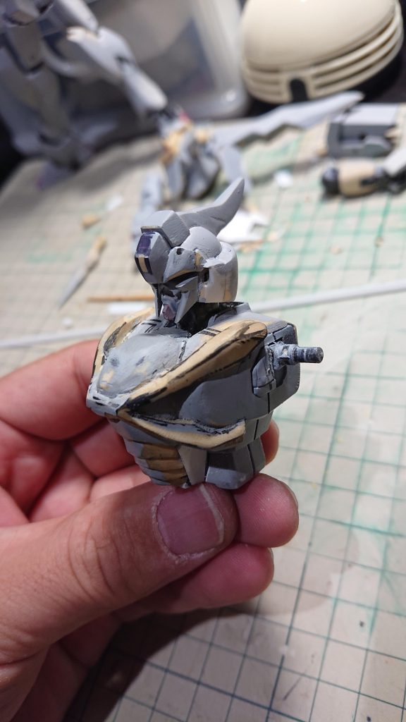 胸部の十字ダクトのシンメトリーは苦労しました。何回エポパテ割れたことか…(笑)