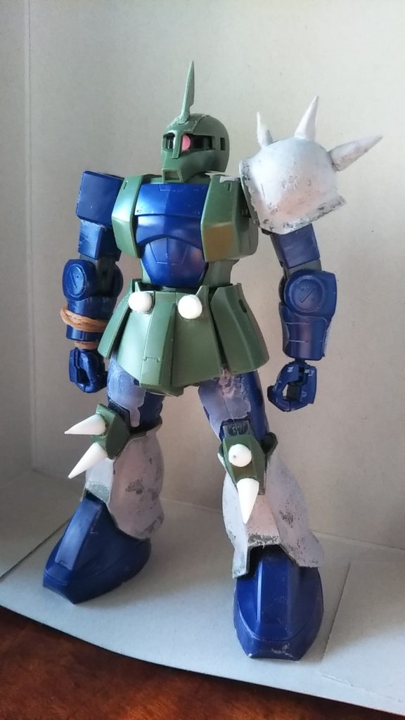 トゲトゲしいパーツはプラ棒を鉛筆削りで削りました。