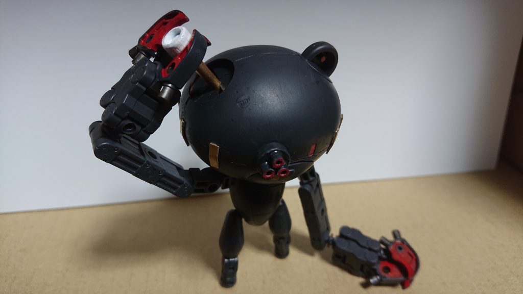 頭の突起はゼンマイのように回すことで、一定時間機体のパワーを大きく上げることができます。