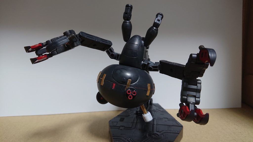 このクローは、実は切断性がほぼ無く、腕のパワーで強引に引き裂いているだけです。