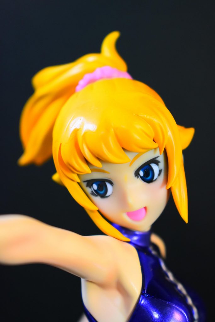 フェイスアップ
頭部の合わせ目はパテを持って消しています。