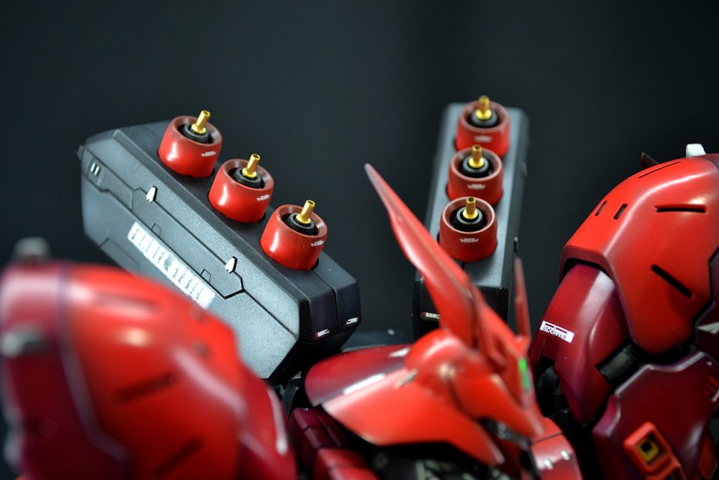 ファンネルには、ハトメをつけてみました。