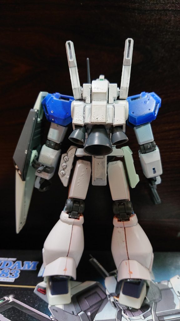 ↑リアビュー
ワスプオペレーター(以下ワスプオペ)「第2小隊が所属不明機を発見!交戦中との事です!数は12!そのうち7機ほどこちらに向かって来ます!」 
マホ「はぁ…柳大尉、頼む」
コウスケ「了解しました」
マホ「総員、第一種戦闘準備!」
アスハ「私たちは一応出れるようにしておく」
マホ「了解」