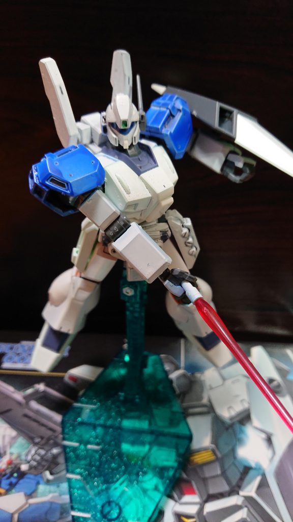 ↑ギラ・ドーガをビーム・サーベルで切断するコウスケ機
残党A「ジーク・ジ…!!」