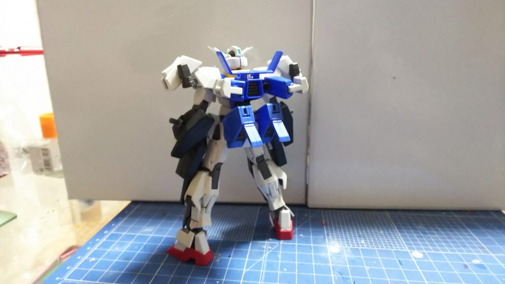 後ろ。肩はフルブーストのときはビームサーベルでしたがなかったのでバーニアに変更。