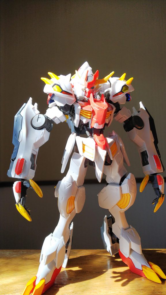 あえてスミイレをせず玩具感をだしました、と言い訳するスタイル。