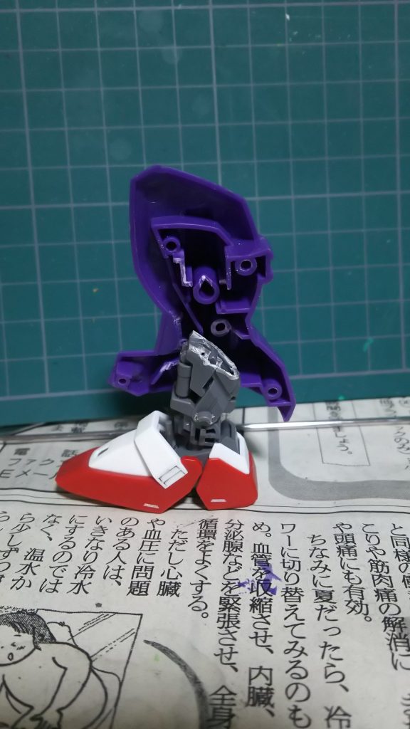 足の接続は悩みましたが、クロスボーンのフレームを切り取りはめ込んでます。